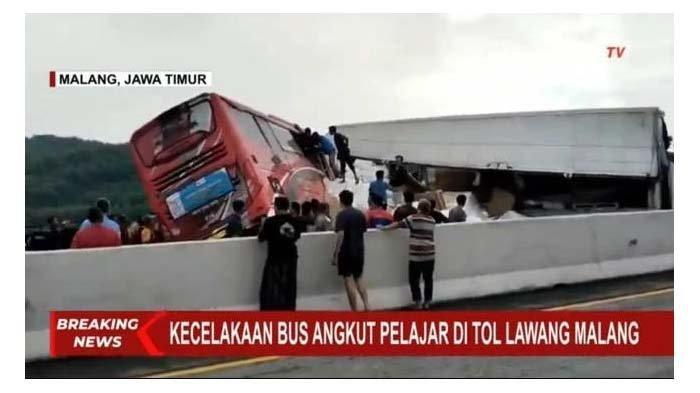 Bus Pelajar Bogor Kecelakaan di Tol Malang, 4 Tewas dan Korban Terjepit