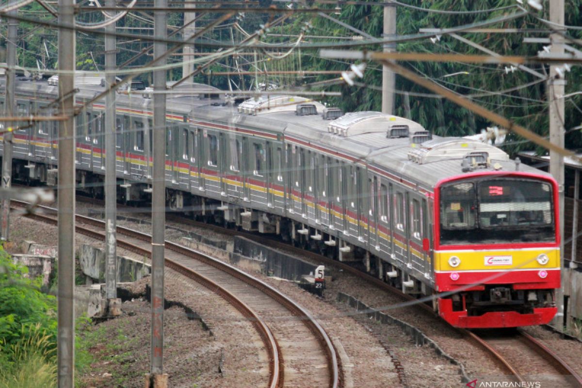 “Haji Murah dan KRL Beroperasi 24 Jam: Info Terpopuler”