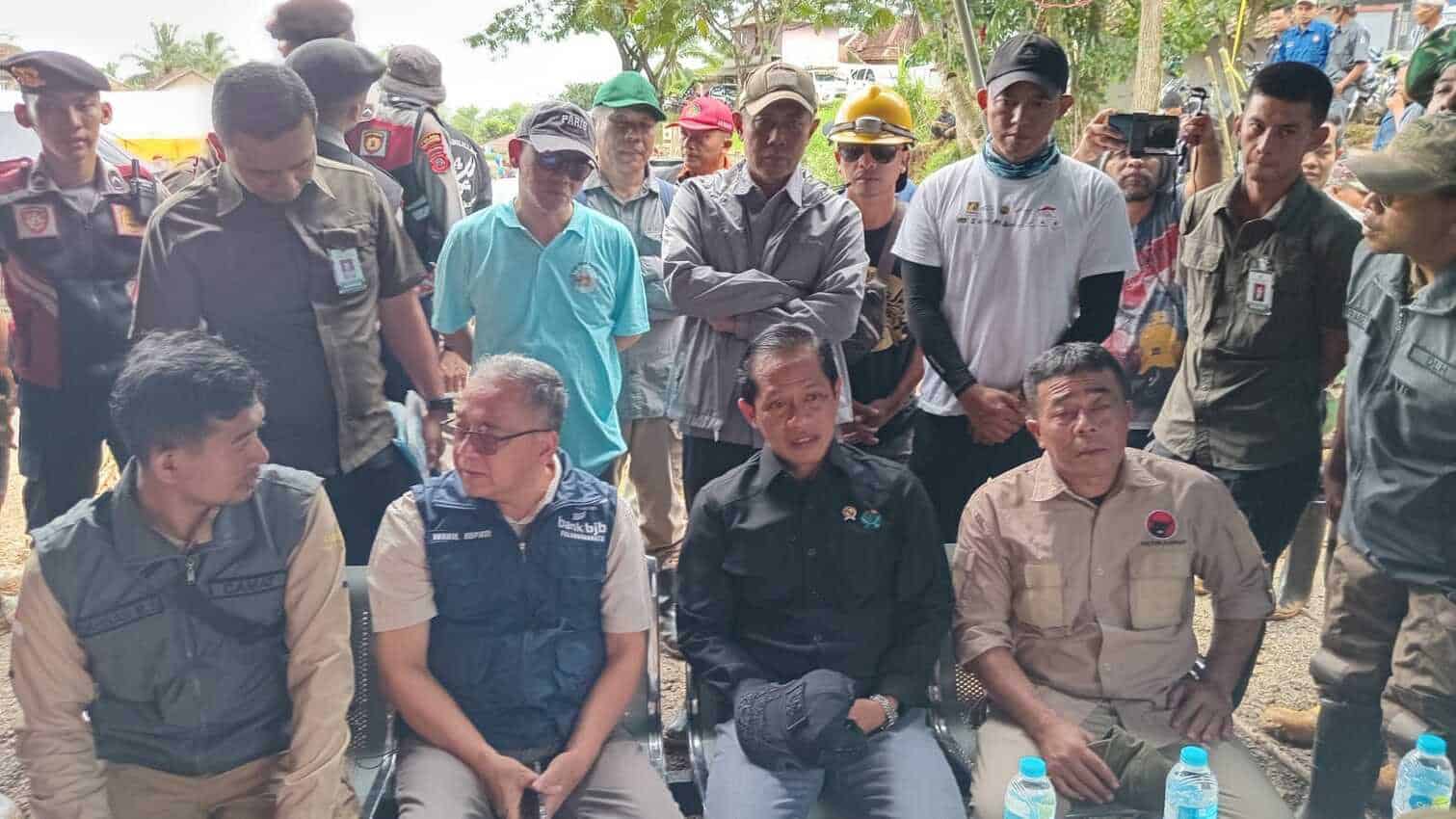 Menteri Lingkungan Hidup Berikan Bantuan untuk Korban Bencana Sukabumi