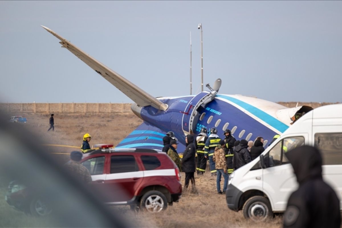 Kazakhstan Selidiki Penyebab Kecelakaan Pesawat Azerbaijan Airlines